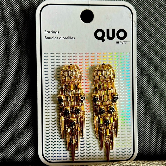 Quo Jewelry - BNWT Quo Skull Dangle Gold Tone Earrings Halloween